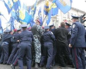 Милиция не позволила разбить палатки под окнами у Януковича