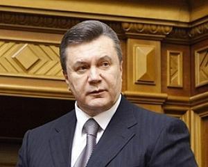 Януковичу на Хортице подарили гетманскую булаву