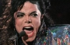 В первую годовщину смерти фанаты Майкла Джексона поминают певца