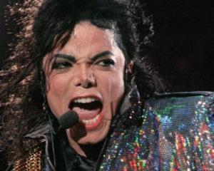 У перші роковини смерті фанати Майкла Джексона поминають співака