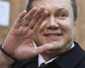 Поздравляя украинцев с Днем Конституции, Янукович напомнил об изменениях