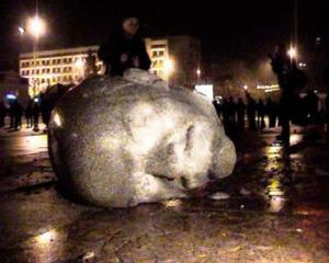 В Рені зруйнували пам&quot;ятник Леніну