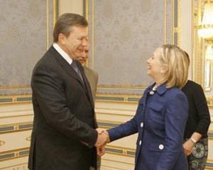 Янукович зізнався Клінтон, що іноді буває жорстким