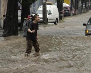 Злива затопила метро і дитсадок у Києві 