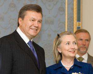 Клинтон благословила Украину на многовекторность