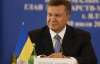 Янукович продовжує святкувати день народження у Мухалатці