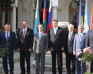 Янукович пообідав з Медведєвим та Лукашенком у їдальні Миколи ІІ