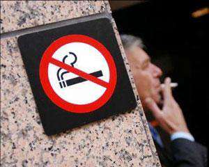 Депутаты хотят запретить украинцам курить в авто та маршрутках