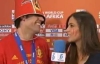 Футболіст збірної Іспанії дав інтерв"ю з металевим відром на голові (ВІДЕО)