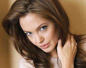 Анджелина Джоли считает русский язык жестким и чувственным