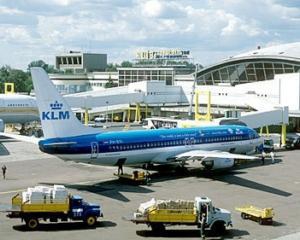 Самолет министра обороны Германии задымился в киевском аэропорту