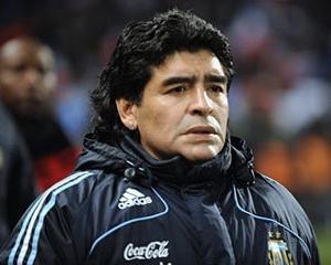 Месси просит Марадону остаться тренером сборной Аргентины