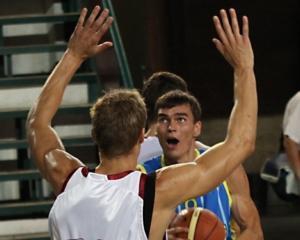 Сборная Украины по баскетболу одержала первую победу с новым тренером