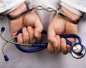 Столичні лікарі змушували здорових людей лікуватися від гепатиту