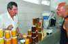 Литр меда продают по 200 гривен