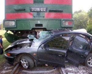 Поезд разбил авто с племянником заместителя министра МВД
