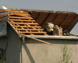 На Тернопільщині буря позривала дахи будинків 