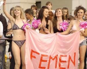 Активистки FEMEN собираются на выборы