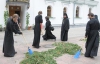 Сотня міліціонерів відпихали "унсовців" від патріарха Кирила