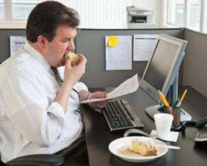 Минздрав советует увеличить обеденный перерыв до 4 часов