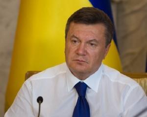 Янукович поздравил Кучму: ваше имя золотыми буквами вписано в историю Украины