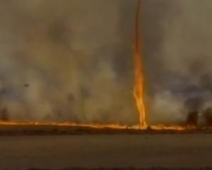 В Бразилии пронесся уникальный огненный торнадо (ВИДЕО)