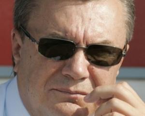 Янукович будет договариваться в Германии об устранении визового режима
