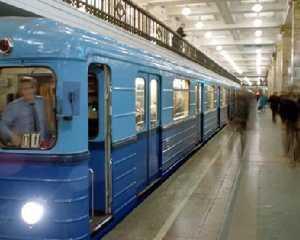 Київське метро зупинилось на 17 хвилин