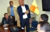 Українські арбітри отримали від Колліни прапорці з кнопками (ФОТО) 