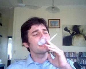 Австралійський атеїст курив цигарки з Корану та Біблії (ВІДЕО)