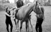 Паралізованих дітей лікують кіньми