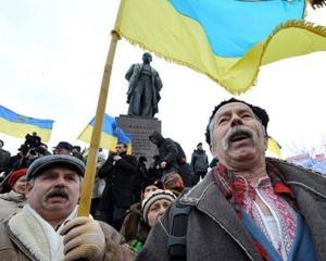 В Украине продолжает уменьшаться количество сторонников демократии