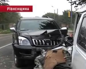 На Рівненщині джип керівника обласного ДАІ протаранив автобус