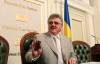 Янукович і Азаров подарували Сівковичу на день народження звання