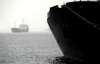Військові кораблі ЄС оточують судно з захопленими українцями 