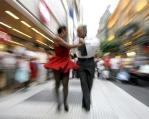 Здоровье мужчины можно определить по тому, как он танцует