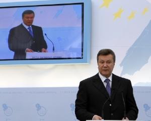Янукович об отмене политреформы: президент должен выполнить решение Конституционного суда