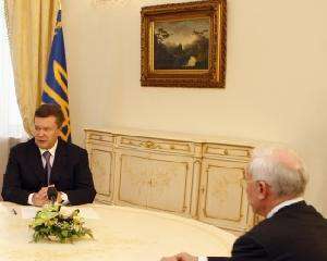 Янукович дал Азарову три дня на сокращения в Кабмине