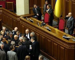 БЮТ заблокував Раду: "Хунту до суду"