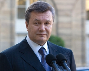 Янукович не знає, що його обличчям агітують
