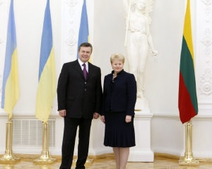 Янукович обіцяє розповісти про героїв, які роками грабували країну
