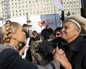 Голодующих Тимошенко госпитализировали