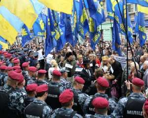 У Львові дві сотні міліціонерів стримують натиск 500 львів&amp;#039;ян