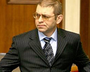 "Бютівці" обіцяють Азарову війну за "трубу"