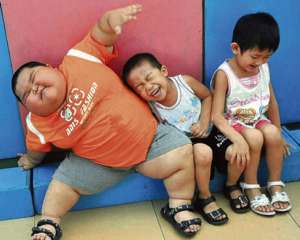 Трирічного китайця вагою 60 кг бояться брати у дитячий садок