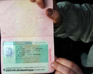 Украинцам в два раза меньше отказывают в выдаче шенгенских виз