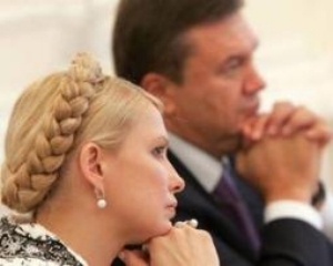 Тимошенко спешит спасти Януковича от Азарова 