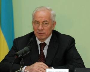 Азаров приказал Лавриновичу разобраться с партиями, которые не пускают на выборы