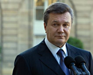 Янукович перерезал ленту перед международным аэропортом &amp;quot;Кировоград&amp;quot;