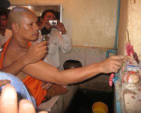 Буддийского монаха посадили за съемку детского порно в храме